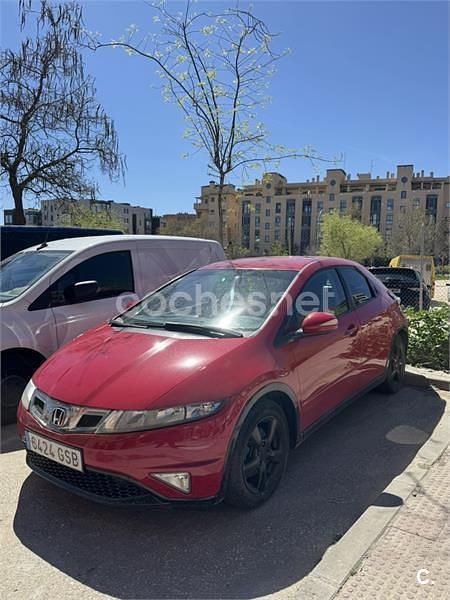 Usado Honda Civic Comfort 100 CV (73 kW) 2009 Rojo Berlina
