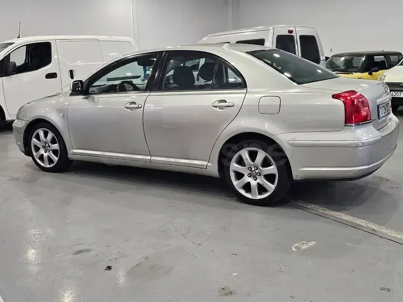 Käytetty Toyota Avensis Executive 147 HP (108 kW) 2005 Peessi Sedan