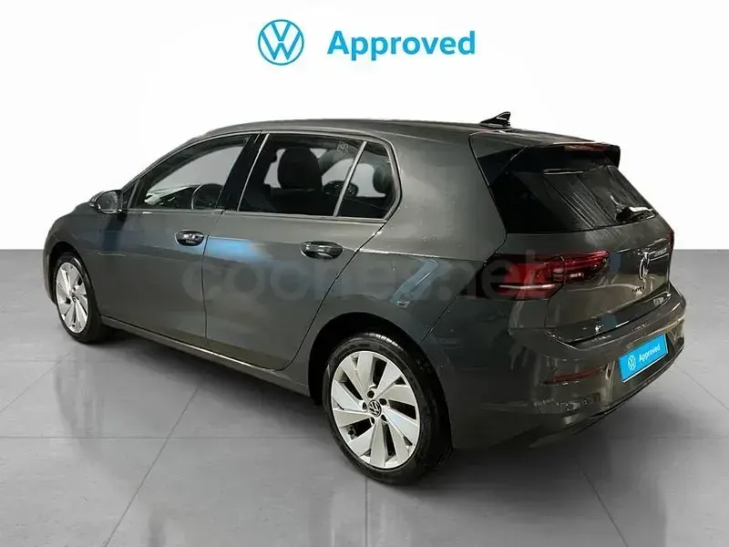 Usado VW Golf VIII 115 CV (84 kW) 2025 Gris / plata Berlina