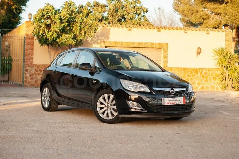 Usado Opel Astra Enjoy 110 CV (80 kW) 2010 Negro Berlina