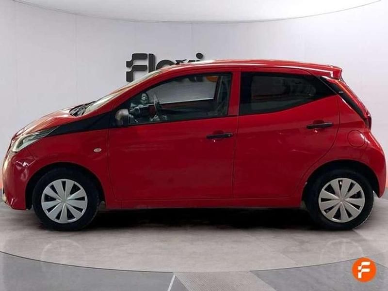 Używany Toyota Aygo X-play 72 KM (52 kW) 2022 Czerwony Hatchback