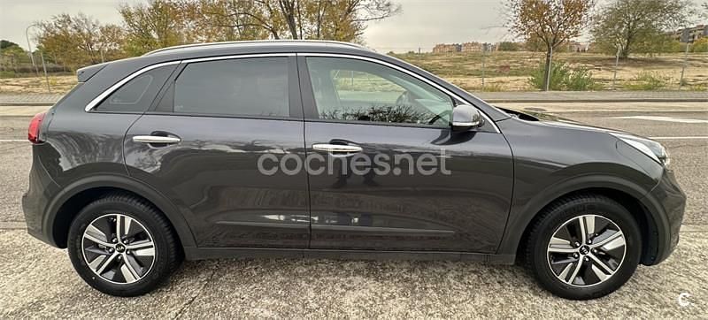 Usado Kia Niro 141 CV (103 kW) 2020 Negro SUV