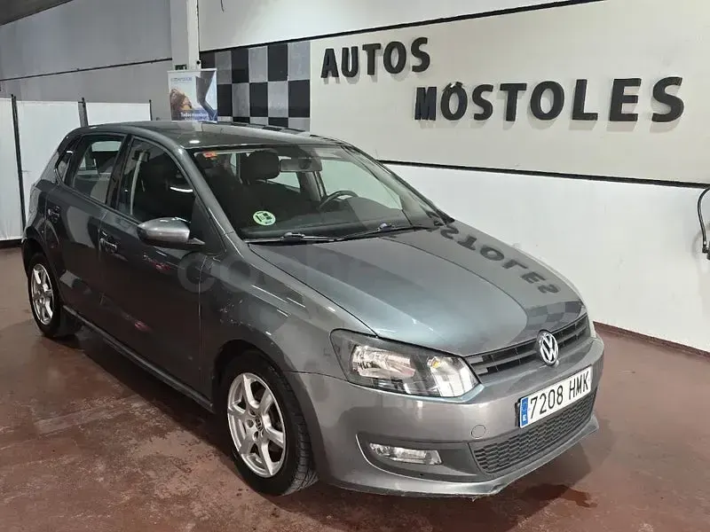 Usado VW Polo Advance 90 CV (66 kW) 2012 Gris / plata Utilitario