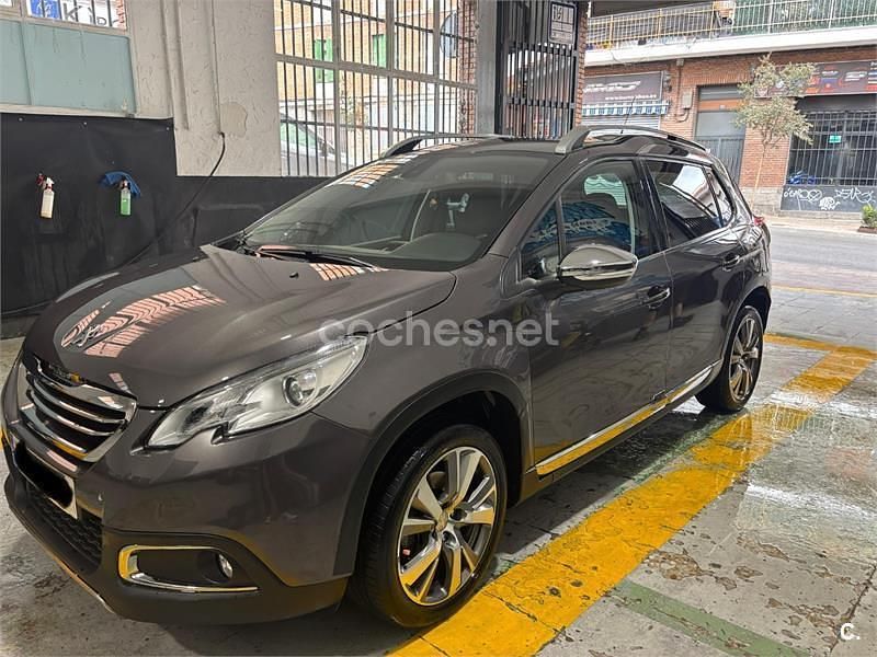 Usado Peugeot 2008 Allure 110 CV (80 kW) 2016 Gris / plata SUV