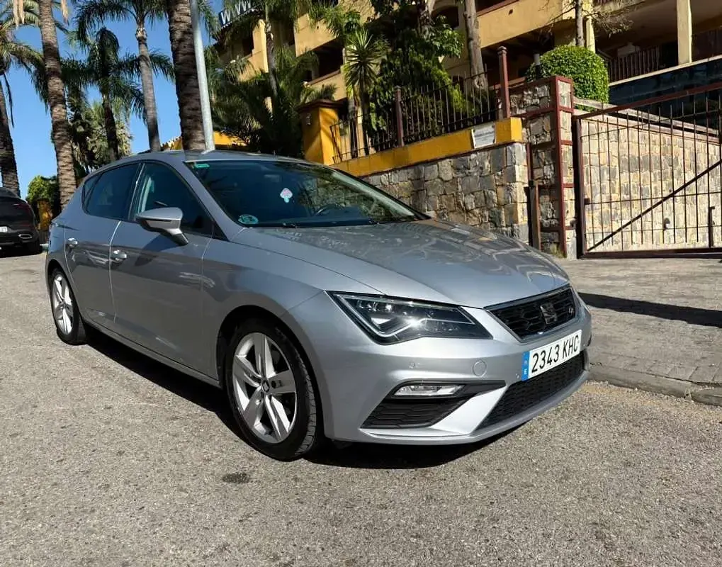Usado Seat Leon FR 150 CV (110 kW) 2018 Gris Utilitario