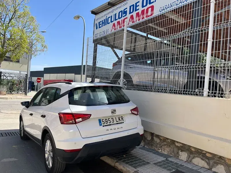 Usado Seat Arona Reference 95 CV (69 kW) 2020 Blanco SUV