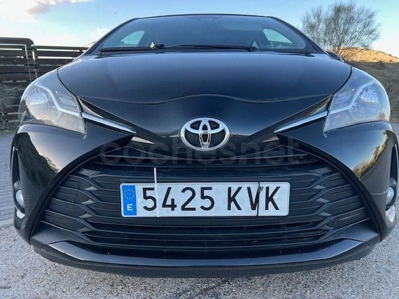Używany Toyota Yaris Business Edition 69 KM (50 kW) 2019 Czarny Sedan/Limuzyna