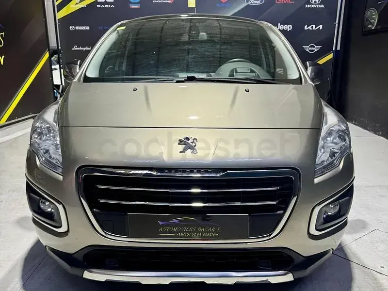 Usado Peugeot 3008 Access 120 CV (88 kW) 2015 Beige Familiar