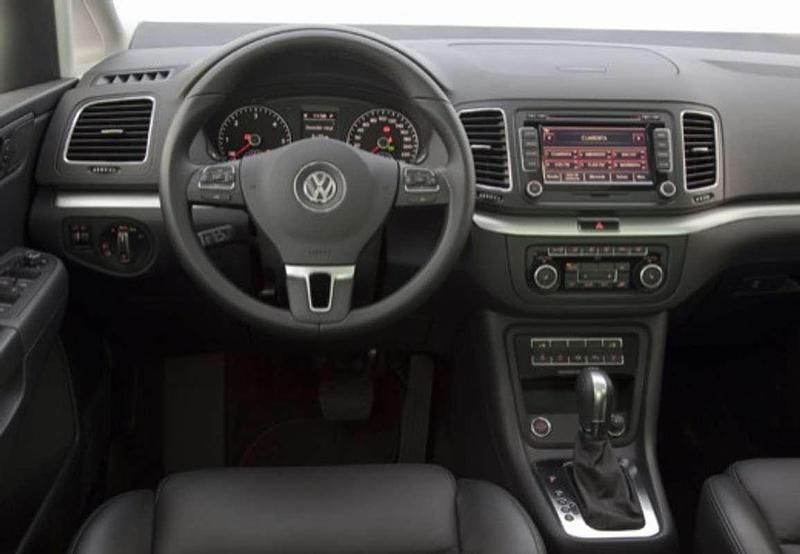 Usado VW Sharan Advance 150 CV (110 kW) 2021 Plateado Monovolumen