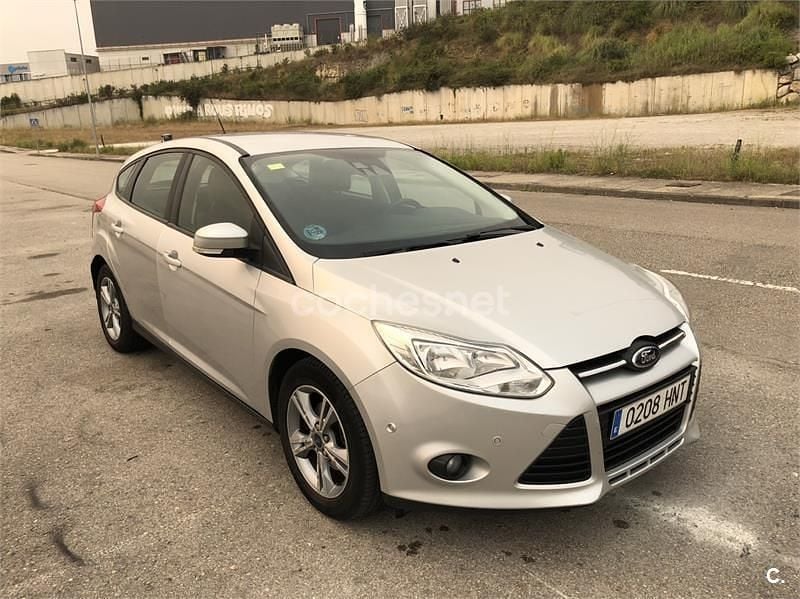 Gris / plata Usado 2013 Ford Focus Trend Berlina | 5500 € (Super precio) - Imagen 1/4