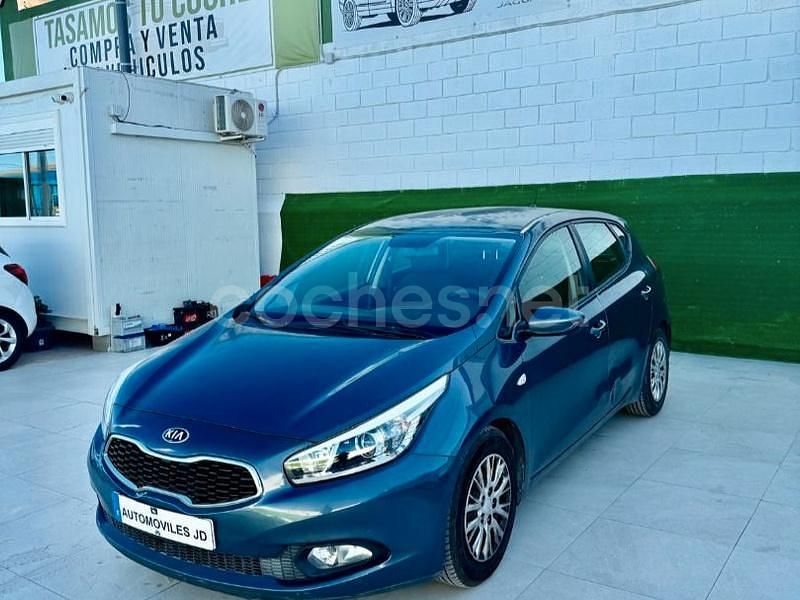 Azul Usado 2015 Kia Ceed GT Berlina | 6490 € (Precio justo) - Imagen 1/4