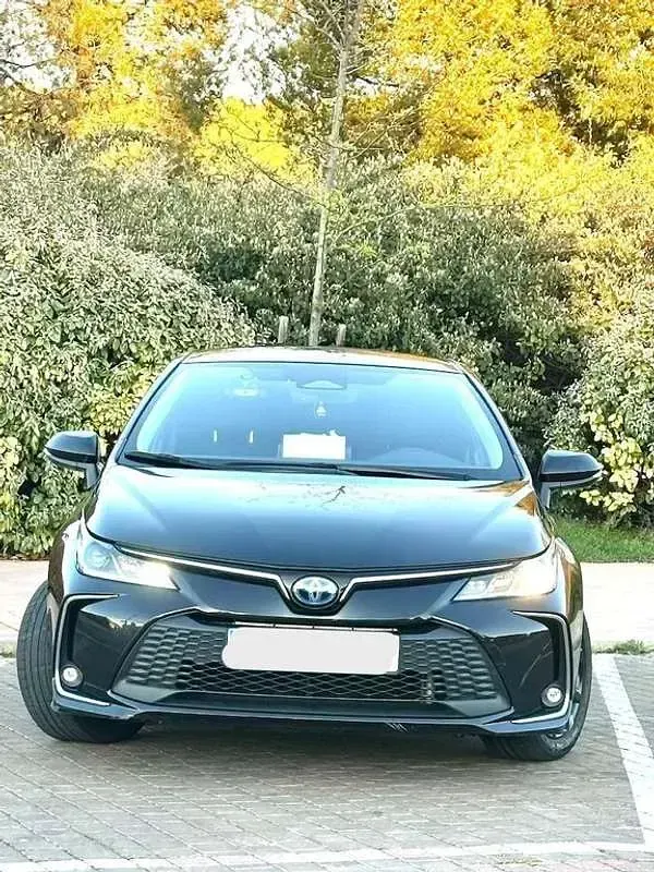 Usado Toyota Corolla Style 139 CV (102 kW) 2024 Negro Berlina