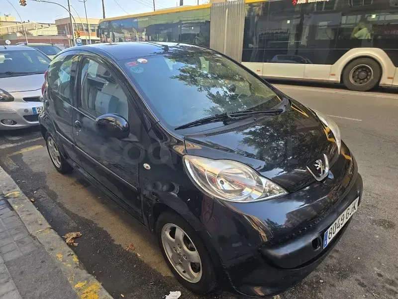 Usado Peugeot 107 68 CV (50 kW) 2008 Negro Utilitario