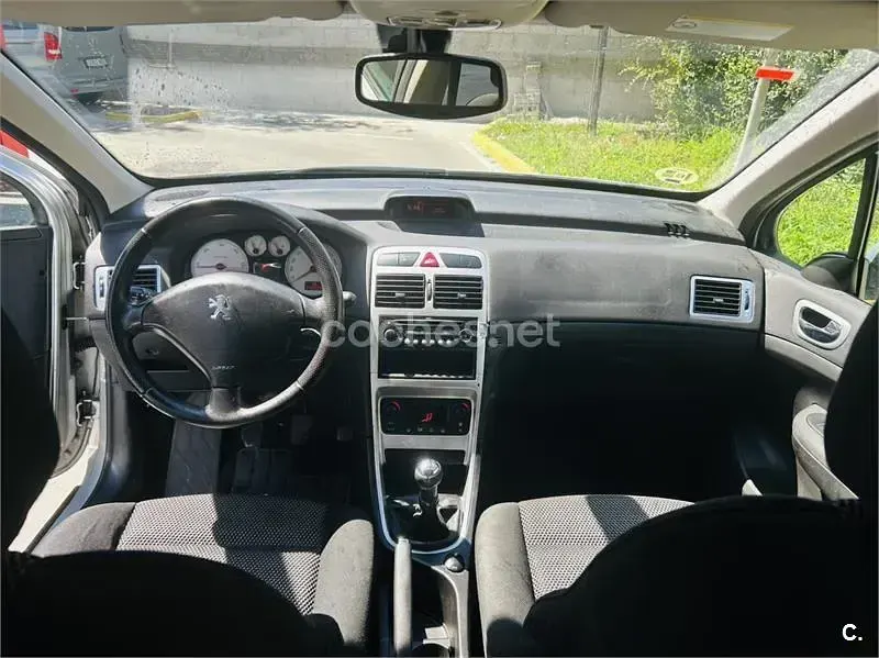 Usado Peugeot 307 90 CV (66 kW) 2007 Gris / plata Berlina