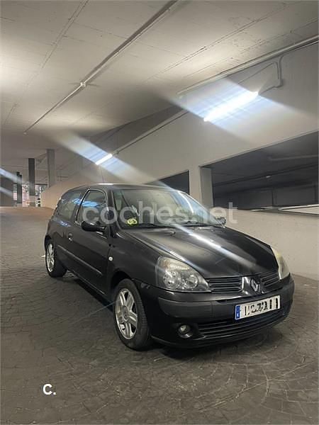 Negro Usado 2004 Renault Clio II Berlina | 1999 € (Buen precio) - Imagen 1/4