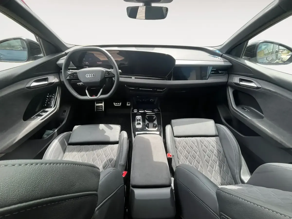 Usado Audi Q6 e-tron 284 kW (387 CV) 2025 Azul SUV