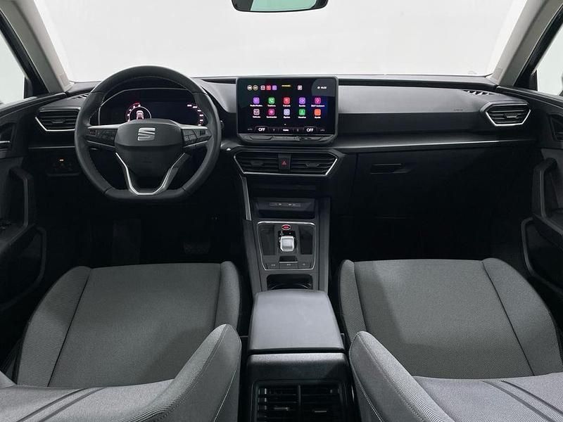 Usado Seat Leon Style 150 CV (110 kW) 2025 Negro Berlina