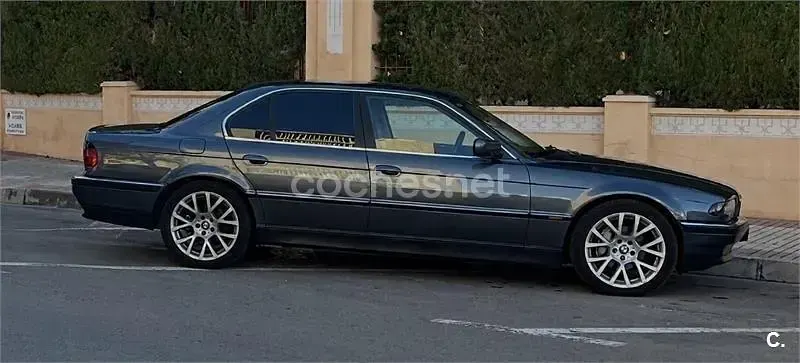 Usado BMW 730 184 CV (135 kW) 2001 Gris / plata Berlina