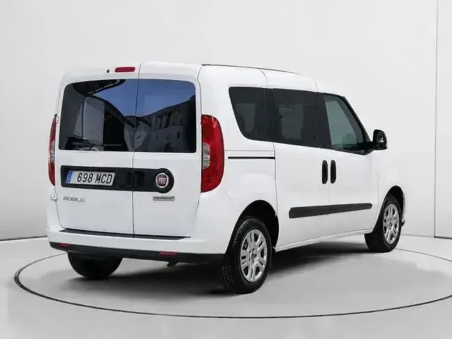 Usado Fiat Doblò 90 CV (66 kW) 2022 Blanco Monovolumen