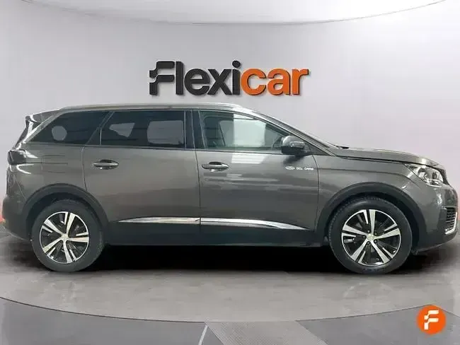 Usado Peugeot 5008 Allure 120 CV (88 kW) 2017 Gris SUV