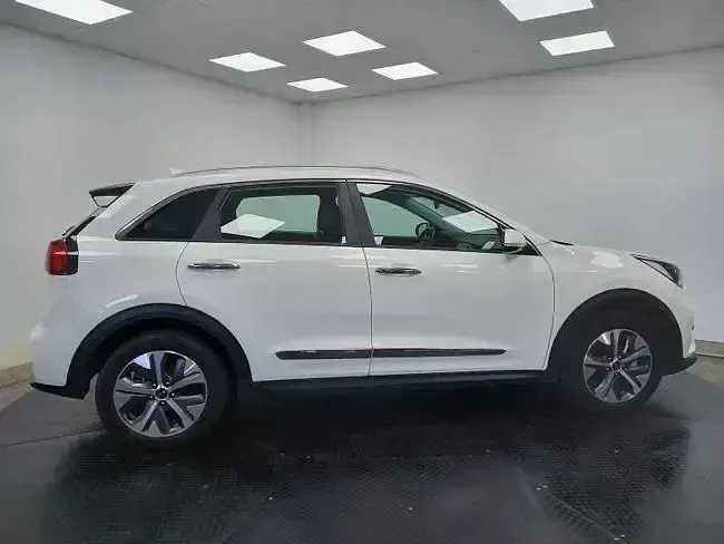 Usado Kia e-Niro 150 kW (204 CV) 2022 Blanco SUV