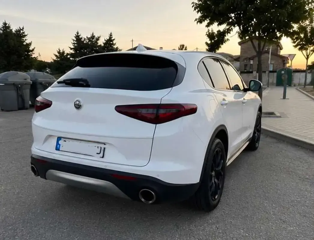 Usado Alfa Romeo Stelvio Super 159 CV (116 kW) 2019 Blanco SUV