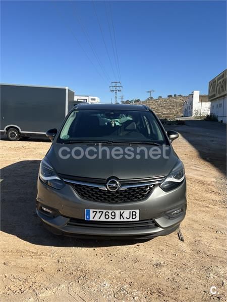 Gris / plata Usado 2018 Opel Zafira Excellence Monovolumen | 13.999 € (Un poco caro) - Imagen 1/4