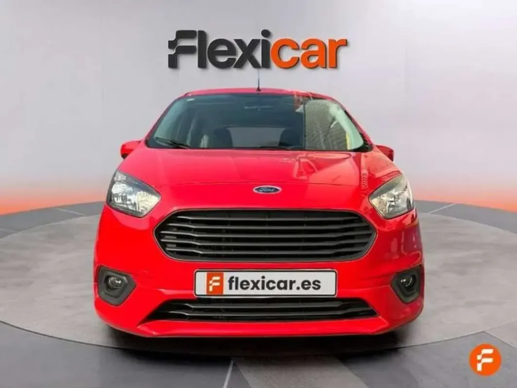 Usado Ford Tourneo Courier Ambiente 102 CV (75 kW) 2018 Rojo Monovolumen