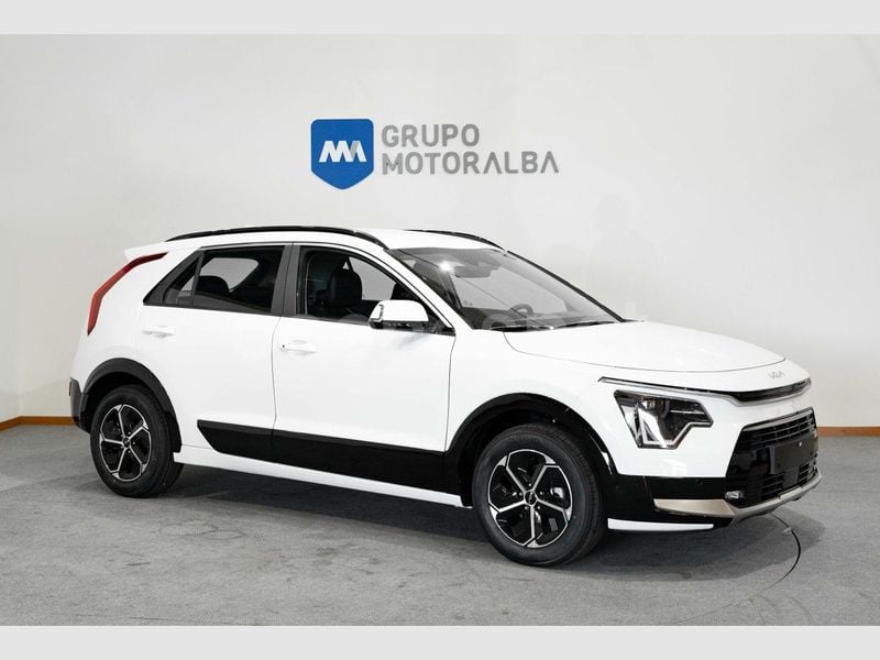 Blanco Nuevo 2025 Kia Niro SUV | 31.990 € (Un poco caro) - Imagen 1/4