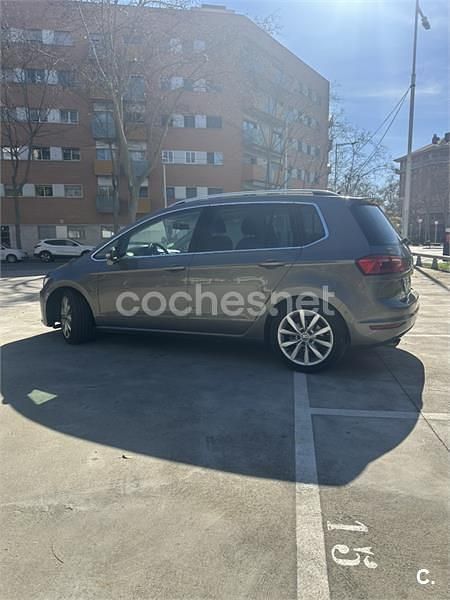 Usado VW Golf Sportsvan Sportline 150 CV (110 kW) 2015 Gris / plata Monovolumen