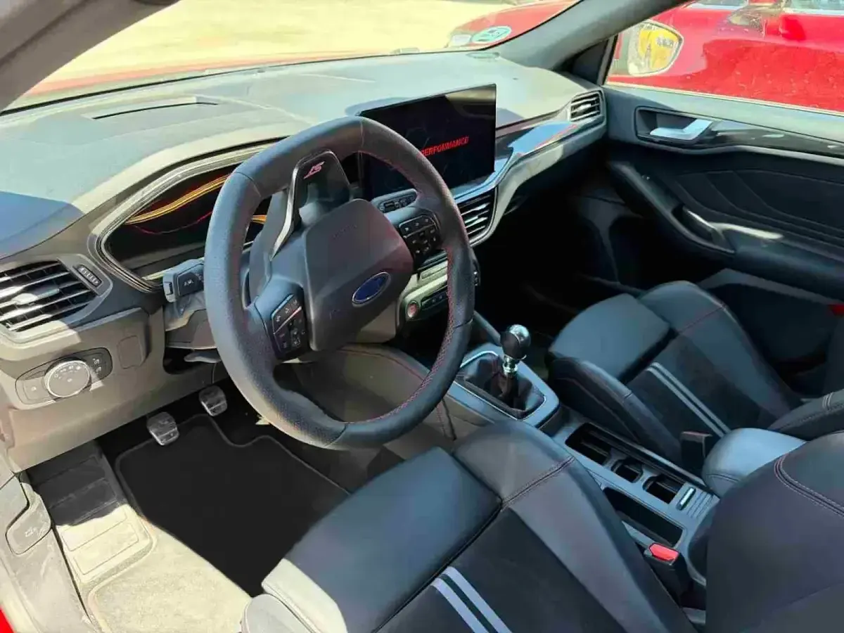 Usado Ford Focus ST 280 CV (205 kW) 2025 Rojo Berlina
