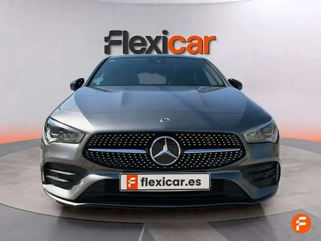 Usado Mercedes CLA200 Shooting Brake 150 CV (110 kW) 2022 Gris Familiar