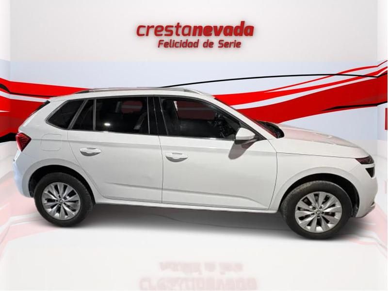 Usado Skoda Kamiq Ambition 110 CV (80 kW) 2022 Blanco SUV