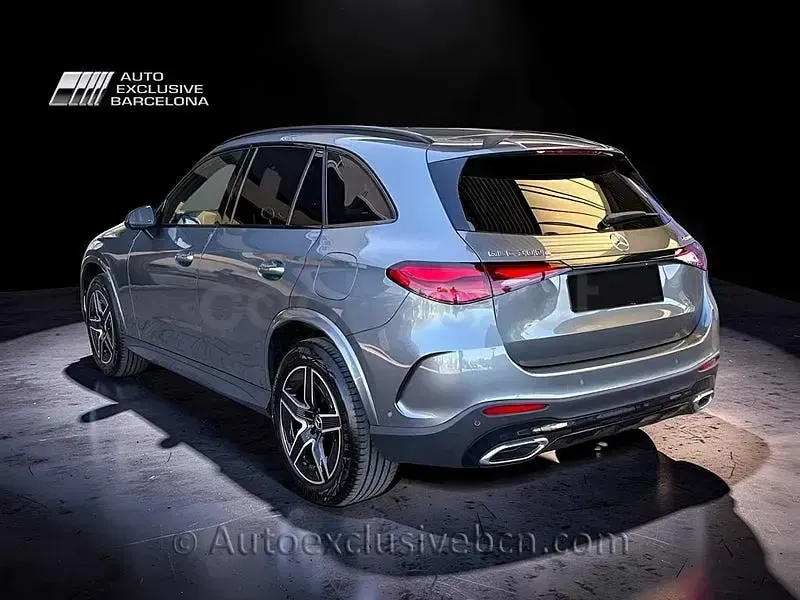 Usado Mercedes GLC300e 313 CV (230 kW) 2023 Gris / plata SUV