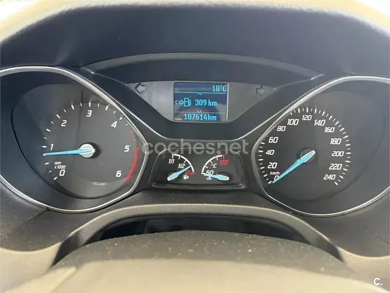 Usado Ford Focus Trend 95 CV (69 kW) 2014 Blanco Familiar