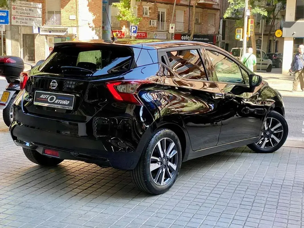 Usado Nissan Micra Tekna 90 CV (66 kW) 2017 Negro Utilitario