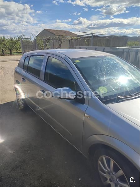 Usado Opel Astra Cosmo 120 CV (88 kW) 2007 Gris / plata Berlina