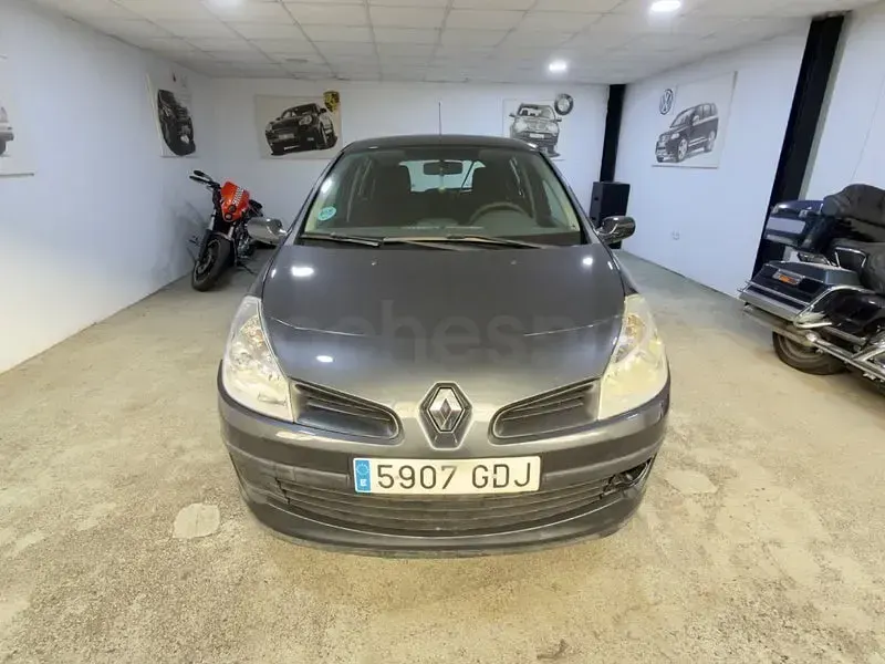 Usado Renault Clio II Authentique 75 CV (55 kW) 2008 Negro Berlina