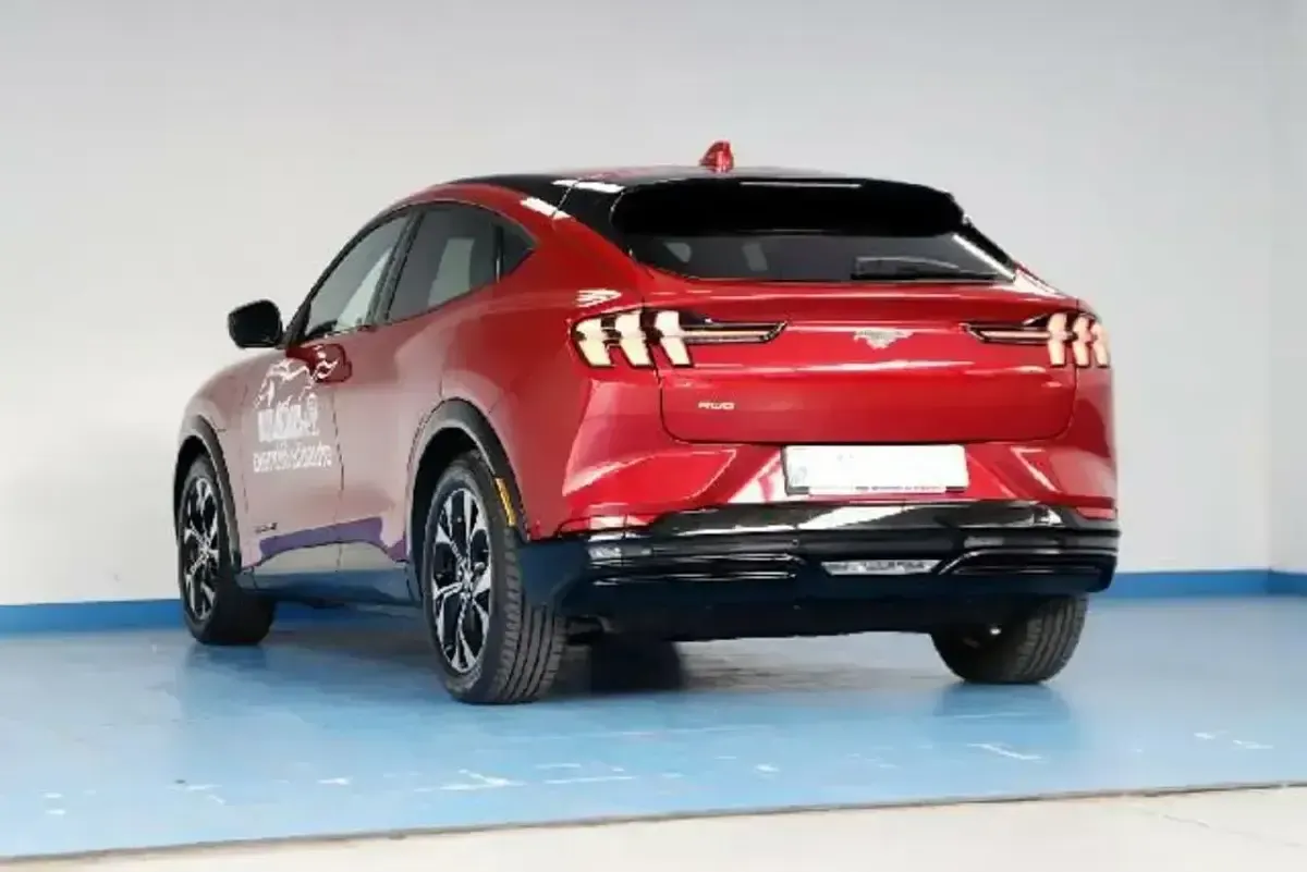 Occasion Ford Mustang Mach-E Extended Range 258 kW (351 PK) 2022 Rood SUV