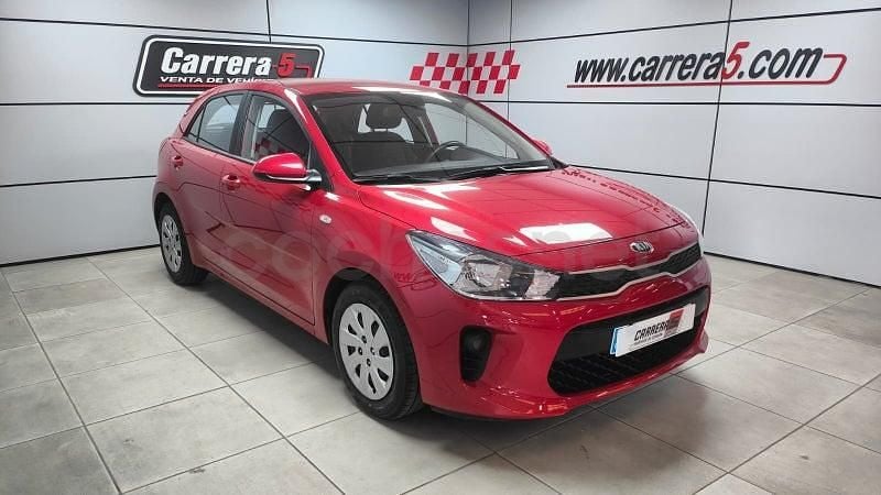 Usado Kia Rio 84 CV (61 kW) 2020 Rojo Berlina