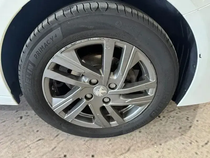 Usado Peugeot 208 Active 75 CV (55 kW) 2021 Blanco Utilitario