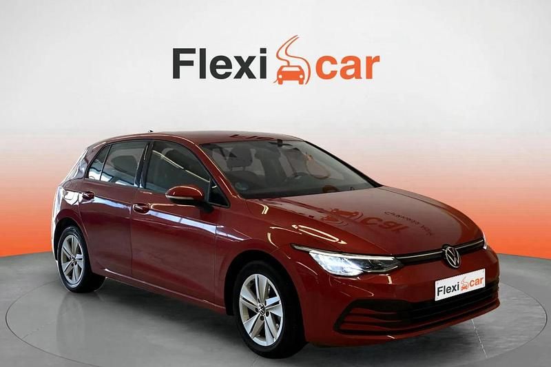 Rojo Usado 2022 VW Golf Life Berlina | 19.990 € (Super precio) - Imagen 1/4