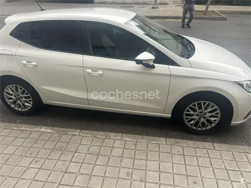 Usado Seat Ibiza Style 95 CV (69 kW) 2017 Blanco Berlina