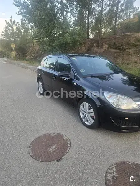 Usado Opel Astra Cosmo 100 CV (73 kW) 2008 Negro Berlina