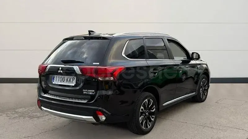 Usado Mitsubishi Outlander P-HEV 203 CV (149 kW) 2018 Negro SUV