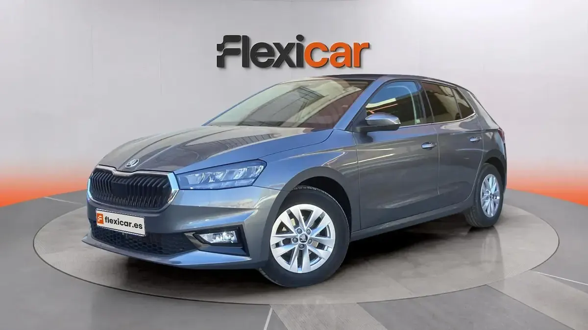 Usado Skoda Fabia Selection 80 CV (58 kW) 2025 Gris Utilitario