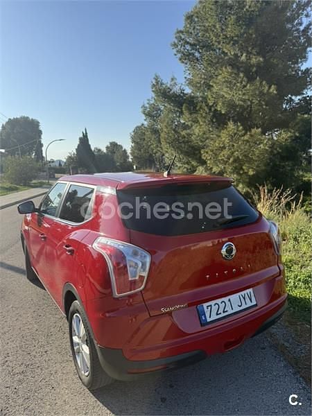 Usado Ssangyong (KGM) Tivoli Limited 115 CV (84 kW) 2017 Rojo SUV