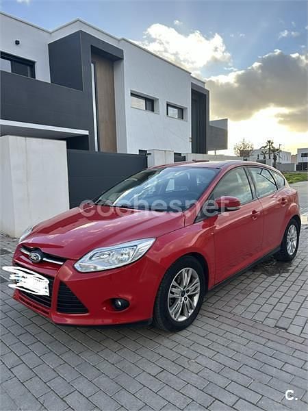 Usado Ford Focus Trend 115 CV (84 kW) 2011 Rojo Berlina
