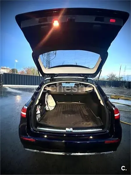 Usado Mercedes E220 194 CV (142 kW) 2019 Azul Familiar