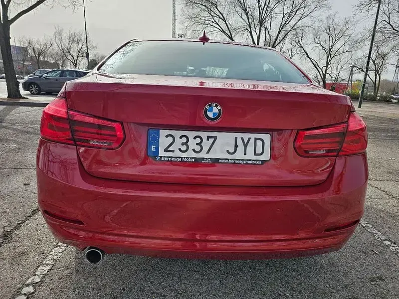 Usado BMW 318 Comfort Edition 150 CV (110 kW) 2017 Rojo Berlina